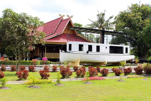Napak Tilas Kapal Kato Seberat 15 Ton di Samping Istana Siak