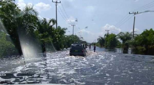 Hati-hati, Jalan Lintas Timur Kemang Digenangi Banjir