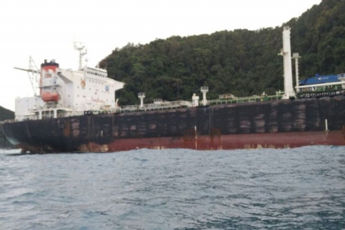 Terdampar di Pulau Beruah, Kapal Misterius Hebohkan Warga Tambelan