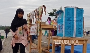 GoRiau Kisah Fatimah Azzahra, Bocah Palestina yang Jualan Kopi di Cibinong: Kadang Baru Buka Langsung Diusir Satpol PP