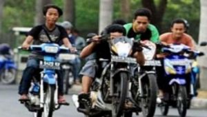 GoRiau 27 Anggota Geng Motor Diamankan, Saat Ditangkap Ditemukan Golok dan Besi