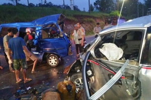 GoRiau Carry dan Avanza Laga Kambing di Jalan Lintas Sumatera, 3 Tewas dan 2 Kritis