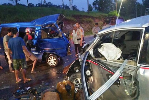 Carry dan Avanza Laga Kambing di Jalan Lintas Sumatera, 3 Tewas dan 2 Kritis