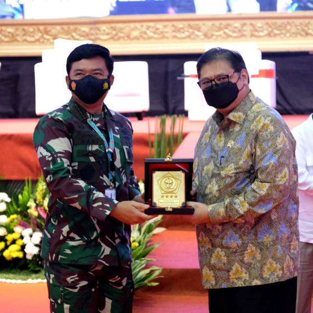 Menko Perekonomian Apresiasi Dukungan TNI untuk PPKM Mikro