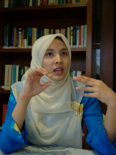 Politisi Cantik Malaysia Nurul Izzah Ditangkap dan Diperlakukan Bak Penjahat