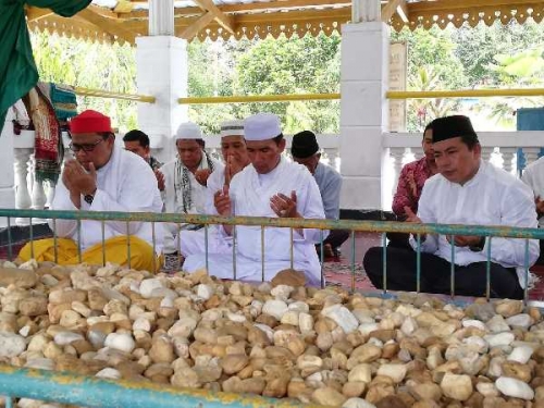 Lukman Edy Hadiri Haul Abuya AM Djamarin dan Ziarah ke Makam Syech Burhanuddin Kuntu