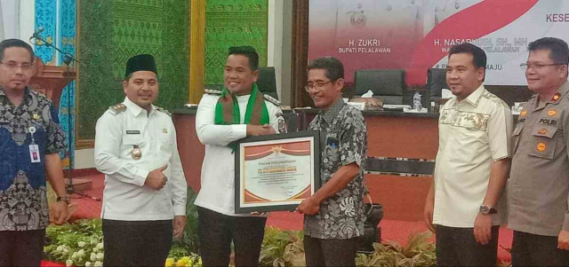 PT Inti Indosawit Subur – Asian Agri Raih Penghargaan CSR dari Pemerintah Kabupaten Pelalawan