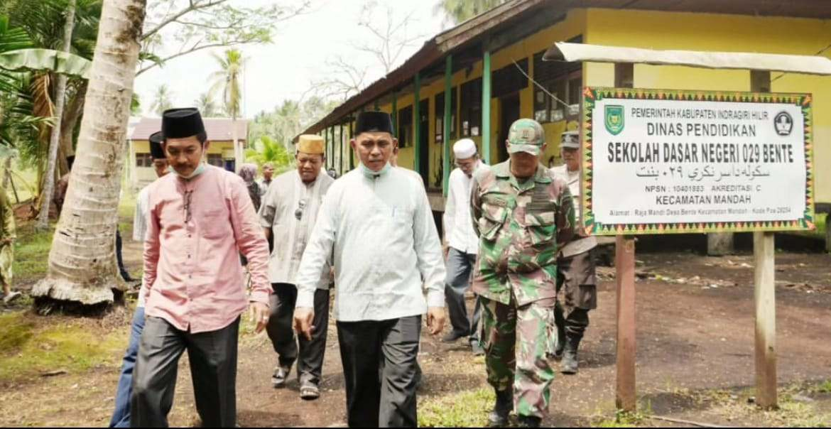 Di Sela Safari Ramadhan, Pj Bupati Inhil Herman Tinjau Langsung Kondisi Infrastruktur di Kecamatan Mandah