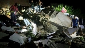 GoRiau Dahsyatnya Gempa di Ekuador, Mal Ambruk Menimpa Pengunjung, Jalan Layang Runtuh Sehingga Mobil Berjatuhan