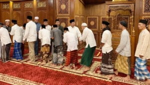 GoRiau Jelang Mencoblos, Prabowo Shalat Subuh Berjamaah di Masjid Nurul Wathon