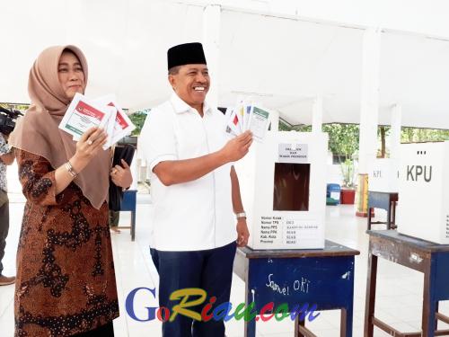 Usai Mencoblos di TPS 3 Rempak, Alfedri Ajak Masyarakat Siak Gunakan Hak Pilihnya di Pemilu 2019