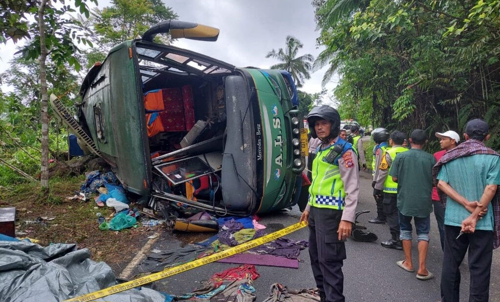 Bus ALS Terbalik di Malalak Agam, 1 Tewas, Puluhan Terluka, Begini Kronologisnya