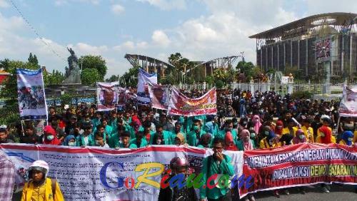 Longmarch ke Mapolda dan Kejati Riau, Ratusan Pengunjuk Rasa Desak Aparat Proses Hukum Otak Aksi Demo Bayaran