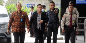 GoRiau Bupati Bengkulu Selatan Terima Suap bersama Istri dan Keponakannya