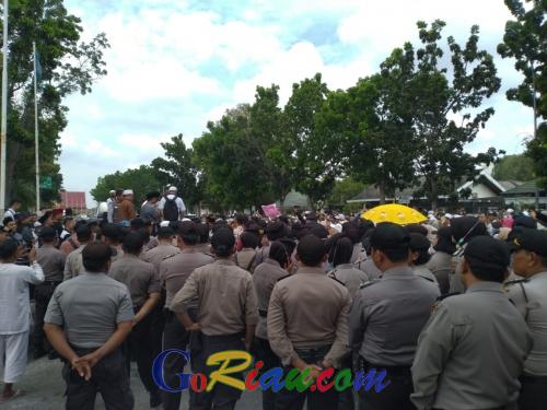 655 Personil Gabungan Dikerahkan untuk Amankan Aksi Super Damai di KPU Riau