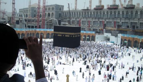 Saudi Pangkas Kuota Haji Negaranya Sendiri Hingga 50 Persen