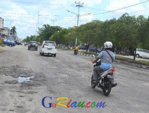 Tak Malu Ya, Tiap Hari Dilewati Pejabat, Jalan di Kota Dumai Masih Banyak yang Rusak