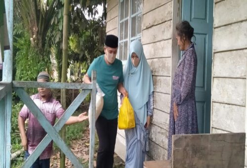 Wakil Ketua DPRD Siak Fairus Salurkan Bantuan Bahan Pangan di Empat Kecamatan