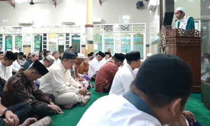 Jamaah Shalat Idul Adha di Masjid Al Mukminin Jl Kutilang Sakti Meluber ke Teras
