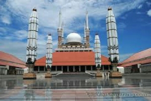 GoRiau Uskup Agung Semarang Hadiri Salat Ied di Masjid Agung