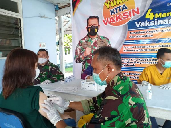 Dukung Percepatan Vaksinasi, Rumah Sakit TNI AU Lanud Roesmin Nurjadin Pekanbaru Juga Layani Vaksinasi untuk Warga