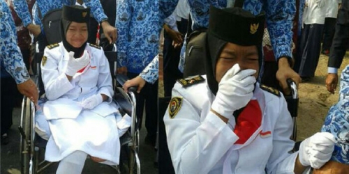 Kakinya Diamputasi karena Ditabrak Truk Saat Latihan Baris-berbaris, Siswi Anggota Paskibra Ini Tetap Semangat Ikuti Upacara HUT RI Gunakan Kursi Roda