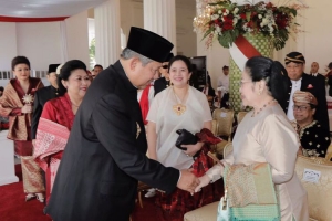 GoRiau Bersalaman di Istana, SBY dan Megawati Saling Tatap dan Tersenyum Tipis