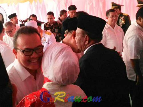 Bertemu di Situasi Berbeda, Cipika-cipiki Rusli Zainal dan Septina Menyita Perhatian