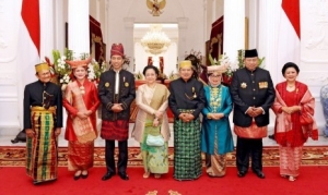 GoRiau Tepuk Tangan Bergemuruh Saat Jokowi dan SBY Cipika-Cipiki