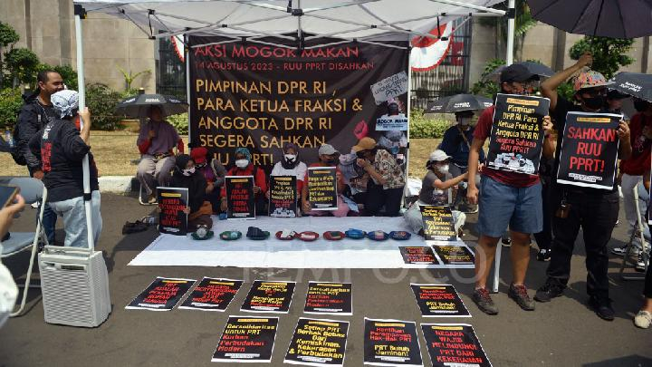 Aksi Mogok Makan PRT Dibubarkan Paksa, Tyas: Polisi Memukul Kepala dan Menyuruh Kita Berhenti