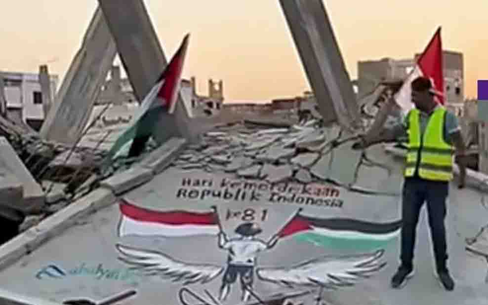 Viral Video dari Gaza, Warga Lukis Ucapan HUT Ke-81 RI di Atas Puing