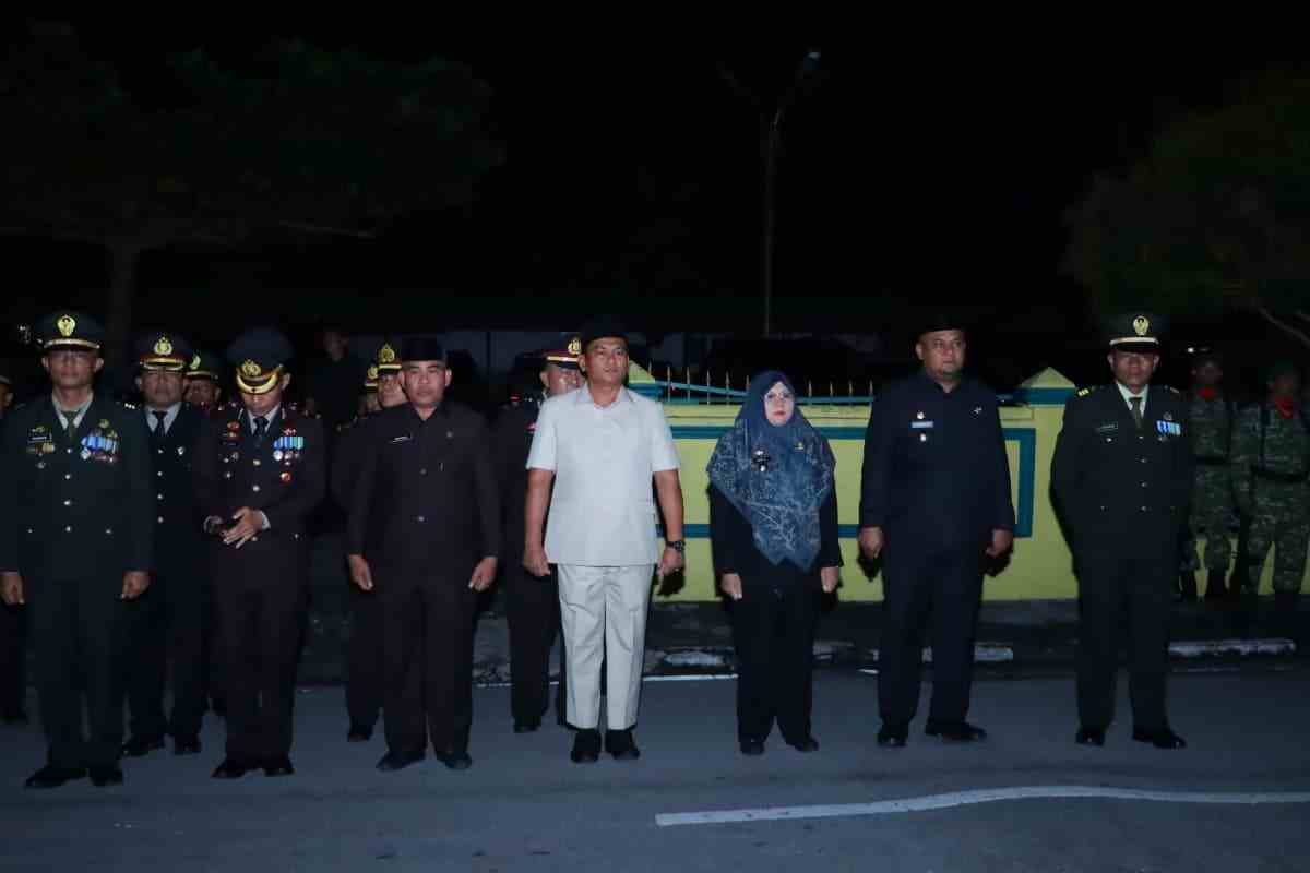 Pemkab Siak Gelar Apel Kehormatan HUT ke-81 RI di Makam Sultan Syarif Qasim II