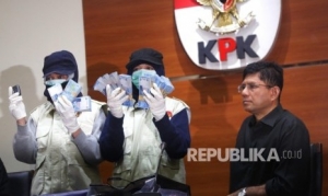 GoRiau Wali Kota Batu Terima Suap Lunasi Beli Mobil Mewah