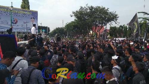 Dalam 2 Minggu, Pemprov Riau akan Penuhi Tuntutan Massa Suporter untuk Kelangsungan PSPS Riau