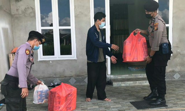 Jumat Barokah, Polres Inhil Kembali Bagikan Nasi Kotak ke Panti Asuhan di Tembilahan