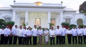 GoRiau Umumkan Kenaikan BBM, Para Menteri Kembali Kenakan Kemeja Putih