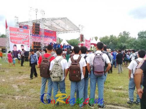 Selain Anak-anak, Pelajar Pun Ikut Ramaikan Kampanye Akbar Sulaiman Zakaria-Nur Charis Putra