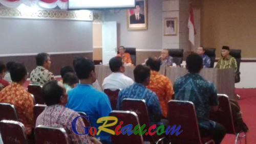 Pimpinan SKPD Telan Sendiri Informasi, Gubernur Riau Marah Besar