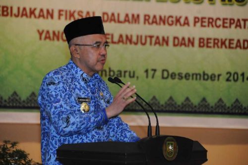 Masih Memprihatinkan, Plt Gubernur Riau Sebut Infrastruktur Jalan Prioritas di 2015