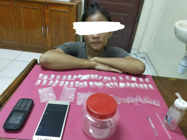 Simpan 47 Paket Diduga Narkotika Jenis Sabu, Seorang Wanita Ditangkap Satresnarkoba Polres Siak