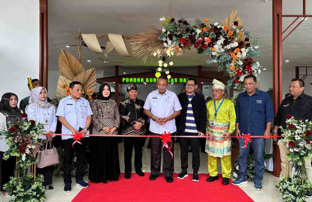 Peluang Ekonomi, Asisten II Pekanbaru Resmikan Pondok Gurih Alas Daun