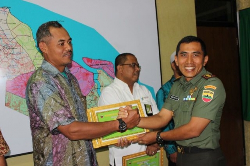 Kodim Bengkalis Beri Penghargaan pada Perusahaan dan Pemdes Cegah Karhutla