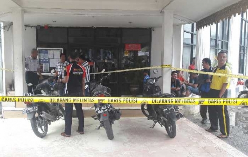 Selidiki CCTv, Ini Ciri-ciri Pelaku Bom Molotov di BNI dan bank Riau-Kepri Tembilahan