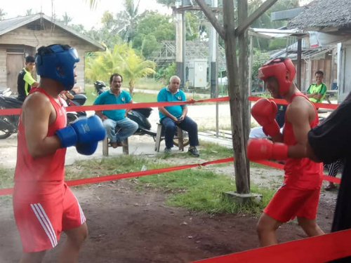 Motivasi Atlet dan Pelatih, Pengurus KONI Kepulauan Meranti dari Tim Tiga Kunjungi Cabor Karate dan Tinju