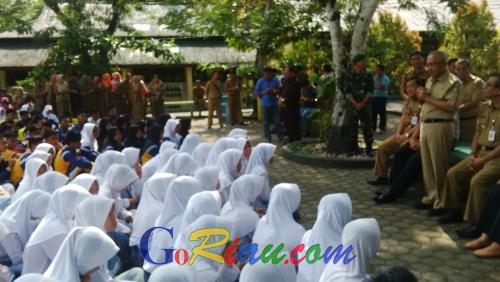 Guru Honorer di SMAN 1 Teluk Kuantan Belum Gajian 4 Bulan, Gubernur Riau Janji Akhir Bulan Ini Cair