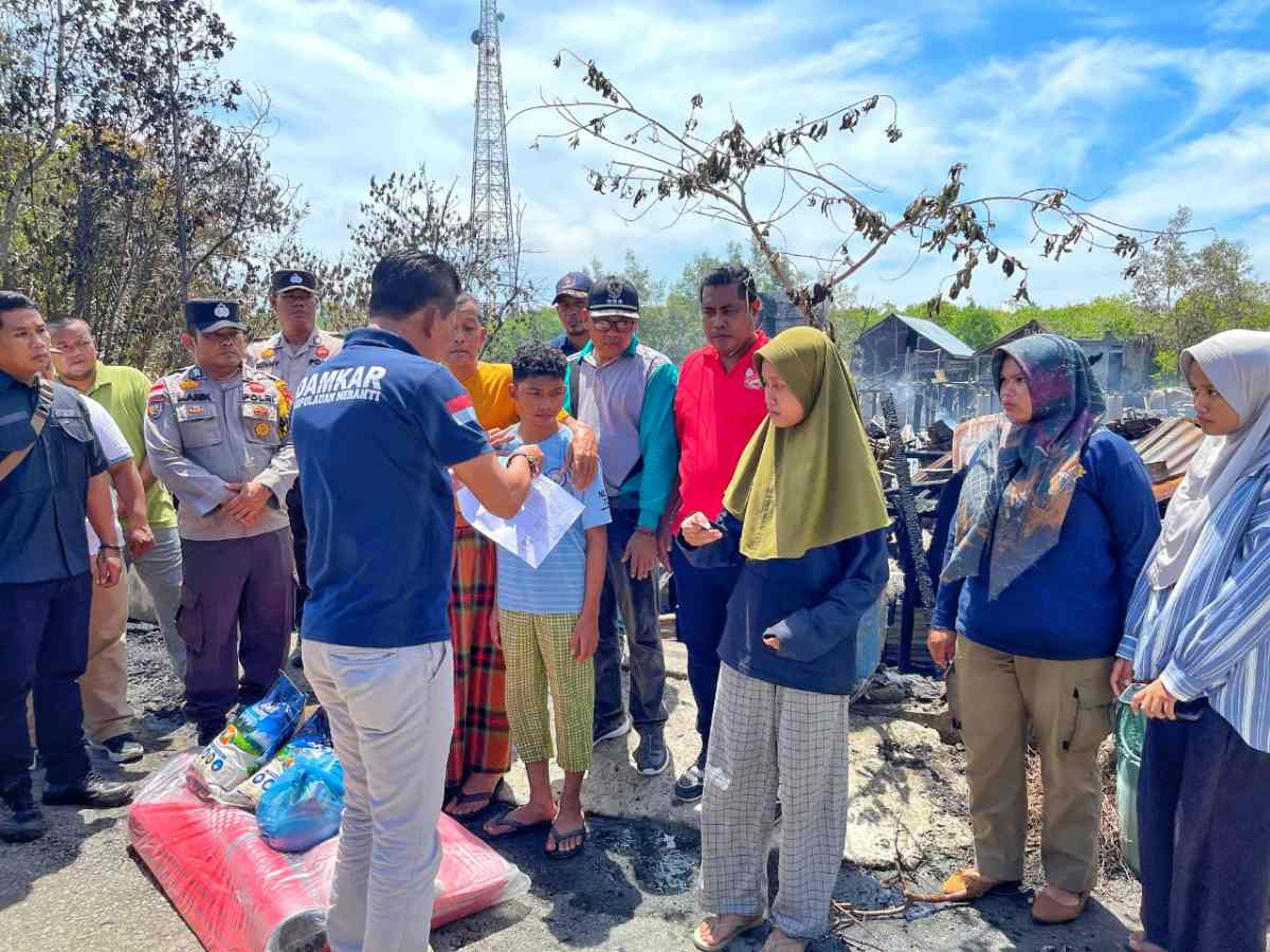 Pemkab Meranti Salurkan Bantuan Korban Kebakaran Rumah di Tanjung Samak