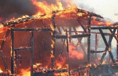 Dilahap Si Jago Merah, Rumah Warga Selat Akar Rata dengan Tanah, Kerugian Capai Rp120 Juta