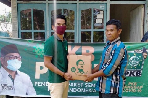 PKB Peduli Bagikan 500 Paket Sembako untuk Masyarakat Terdampak Covid-19 di Kabupaten Bengkalis