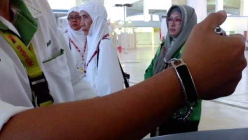 Jamaah Haji Indonesia Akan Gunakan Gelang Berbasis GPS, Gunanya Agar Dapat Mendeteksi Lokasi dan Kesehatan Jamaah