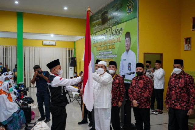 Gubri Lepas Jamaah Calon Haji Kloter Pertama Riau